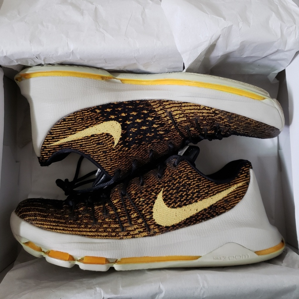 Nike "KD 8" Basketball Shoe